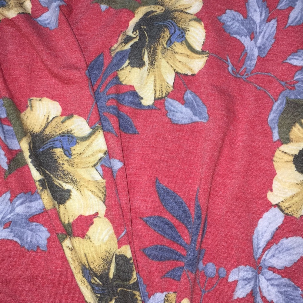 Floral Front Twist Tee - Picture 4 of 4